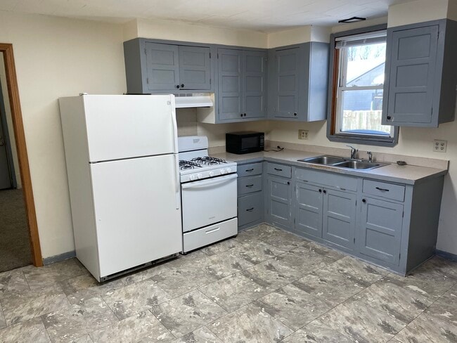 Building Photo - 701 9th Ave N