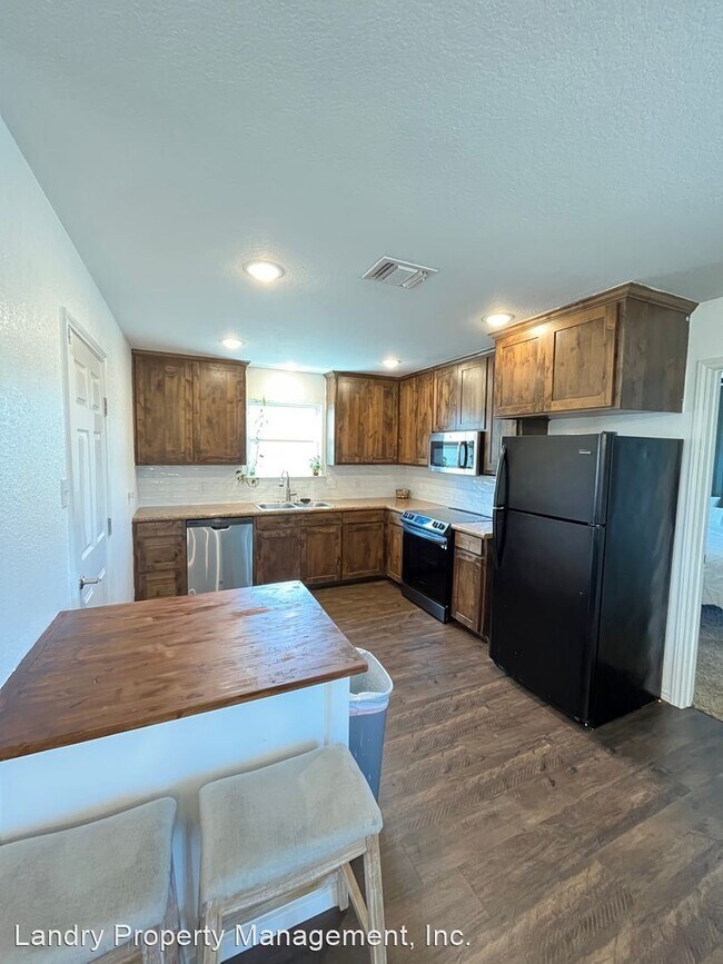 Building Photo - 3 br, 2 bath House - 319 Blakney St.