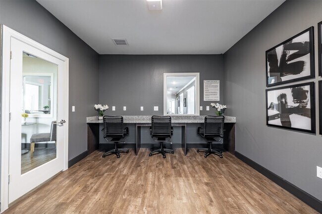 Foto del edificio - 823 N Ardenwood Dr