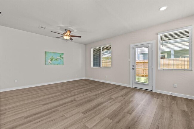 Building Photo - 617 Seafoam Ln