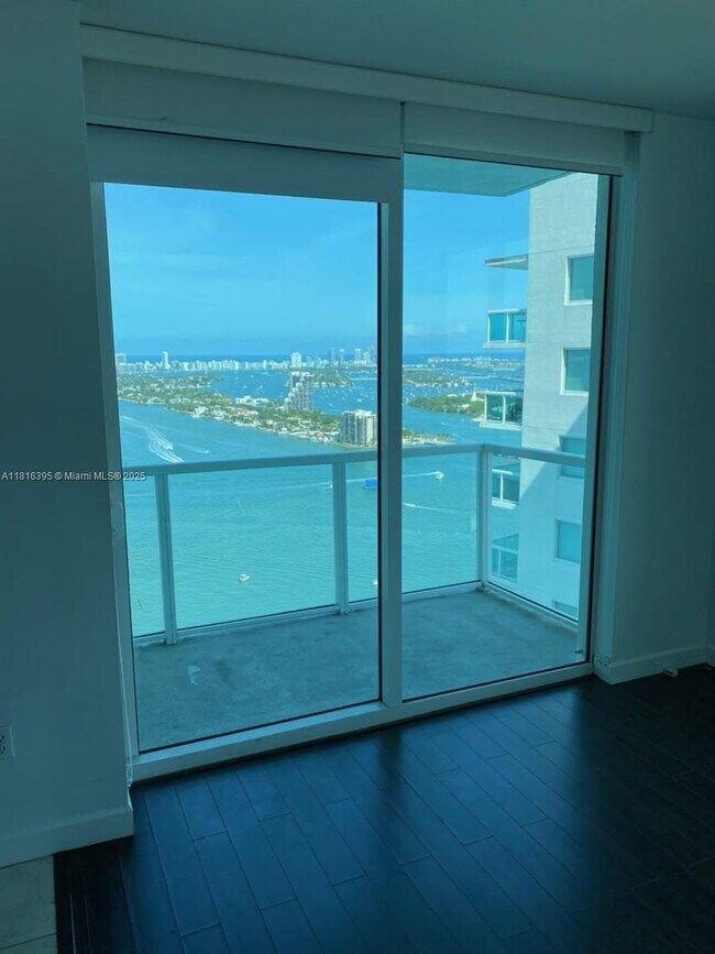 Foto del edificio - 1900 N Bayshore Dr