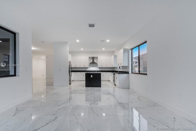 Building Photo - 4308 SW 176th Ave