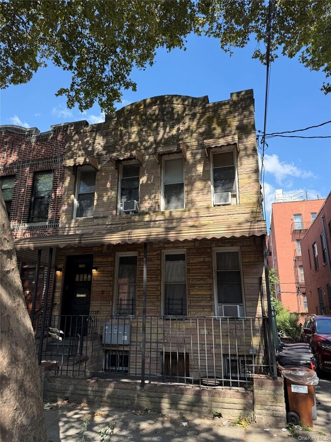 Building Photo - 737 Sheffield Ave