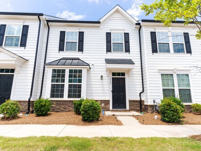 Foto del edificio - 3 Bedroom Townhome in Gastonia
