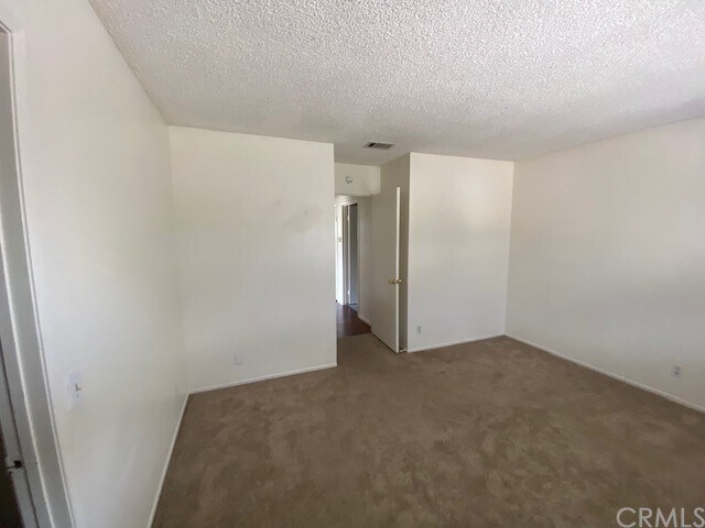 Building Photo - 3078 Knollwood Ave