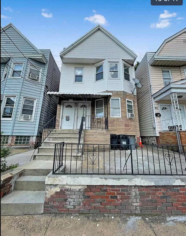 Building Photo - 54 Gates Ave