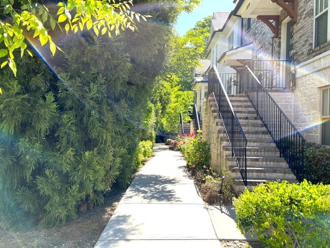 Foto del edificio - 4353 Parkside Pl