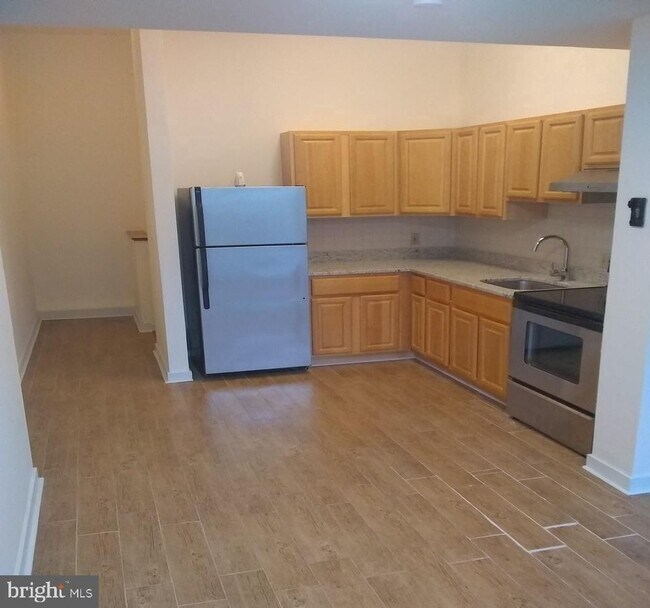 Building Photo - 1317 W Fayette St
