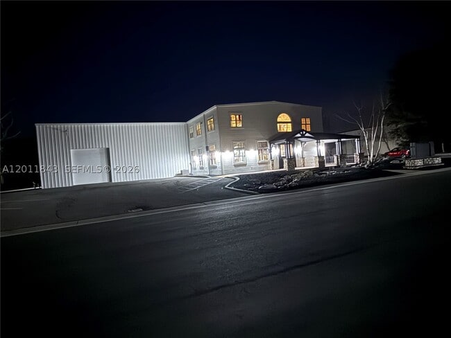 Building Photo - 428 N Curry St