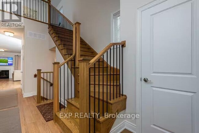 Building Photo - 438E Orchard Avenue