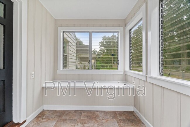 Foto del edificio - 7730 Ruthven Rd