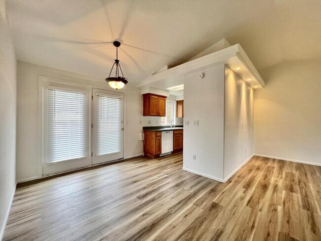 Foto del edificio - 340 N Sawyer Ave