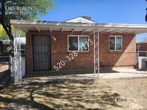 Building Photo - 4551 E 18th St