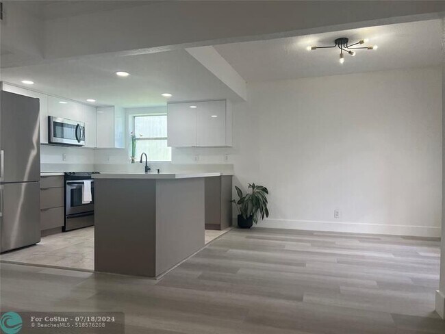 Foto del edificio - 3100 Coral Springs Dr