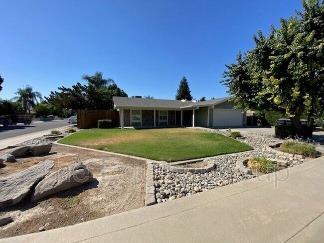 Building Photo - 3311 W Pryor Ave