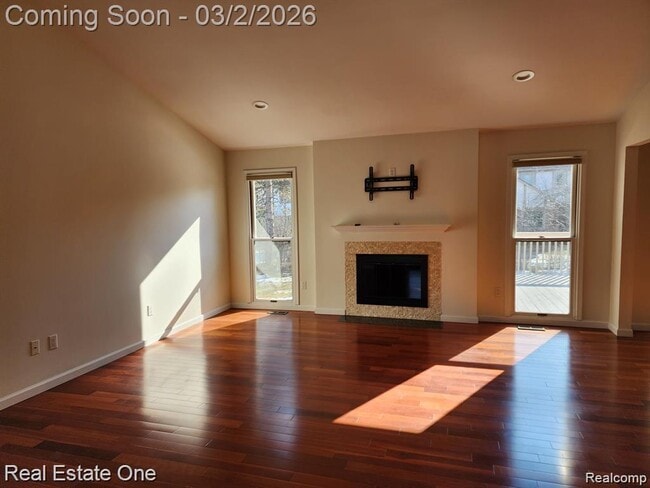 Building Photo - 492 Buttercup Dr