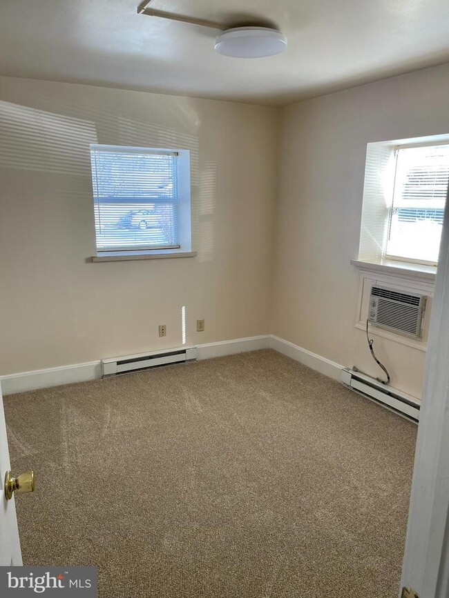 Foto del edificio - 534 Warm Spring Rd