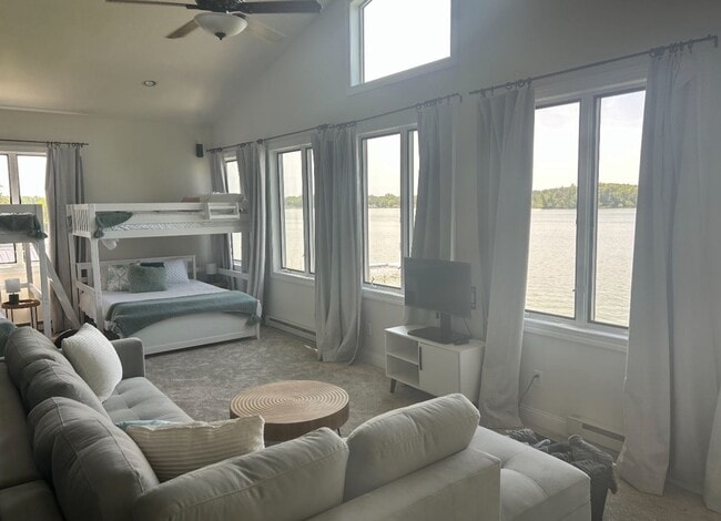Building Photo - Stunning Lakefront Home