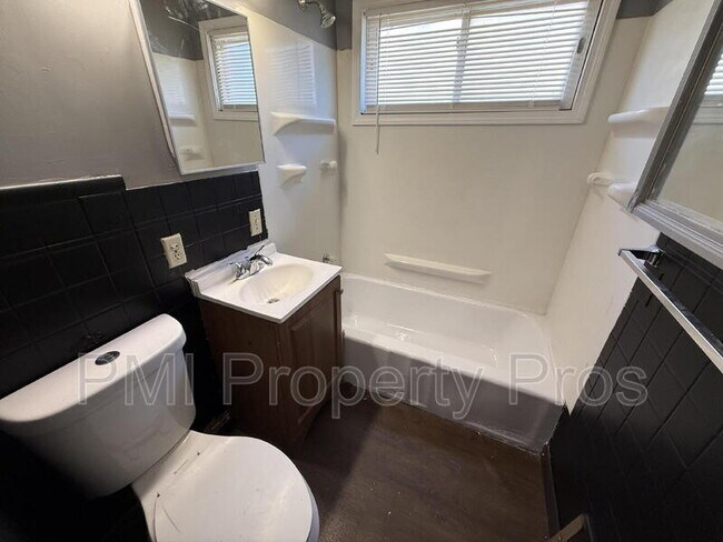 Foto del edificio - 1114 W Keefe Ave