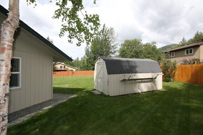 Foto del edificio - Gorgeous Eagle River Home w/ Open Concept ...
