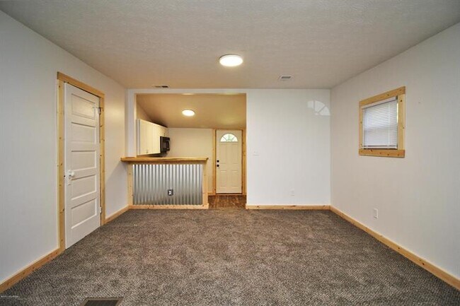 Building Photo - 4634 Southcrest Dr