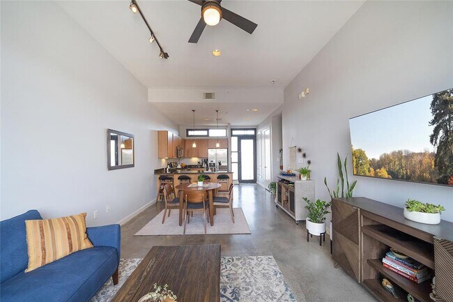 Foto del edificio - 2525 S Lamar Blvd