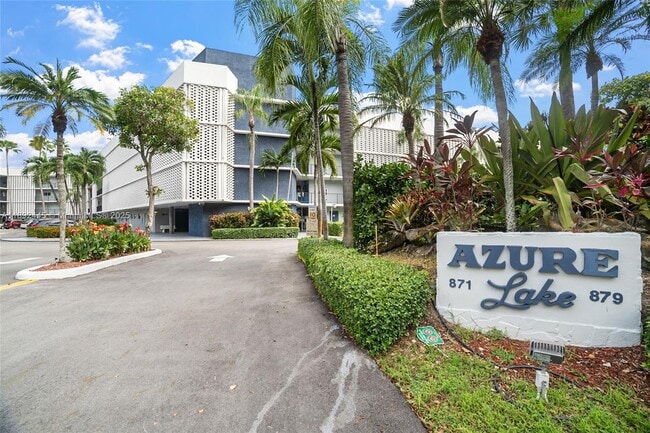 Foto del edificio - 879 NE 195th St