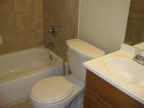 Building Photo - 3010 Oakdale St