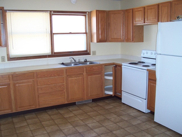 Kitchen - 804 Elm St