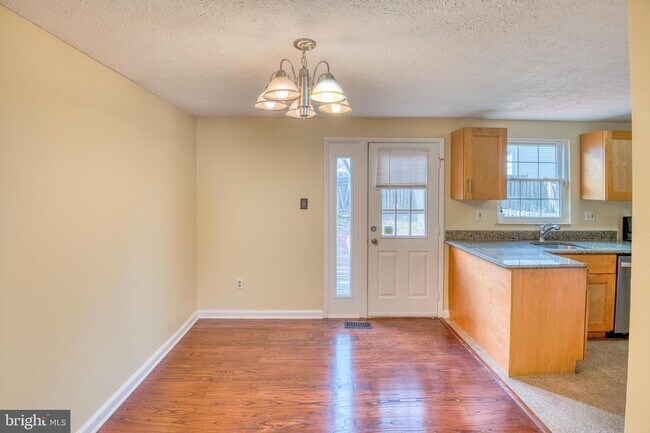 Building Photo - 9220 Pinenut Ct