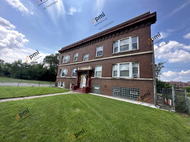 Building Photo - 672 Connecticut St