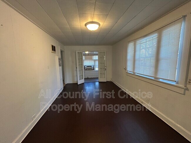 Building Photo - 1225 1/2  11th St N upper