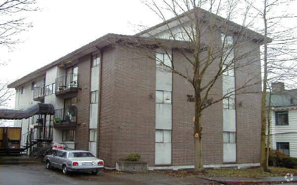 Building Photo - Twin Oak Apartments