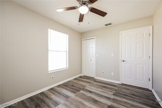 Building Photo - 1428 SW 11th Ave