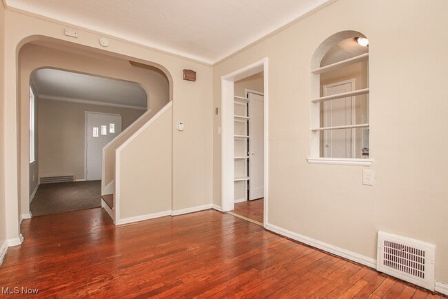 Building Photo - 257 E 250th St