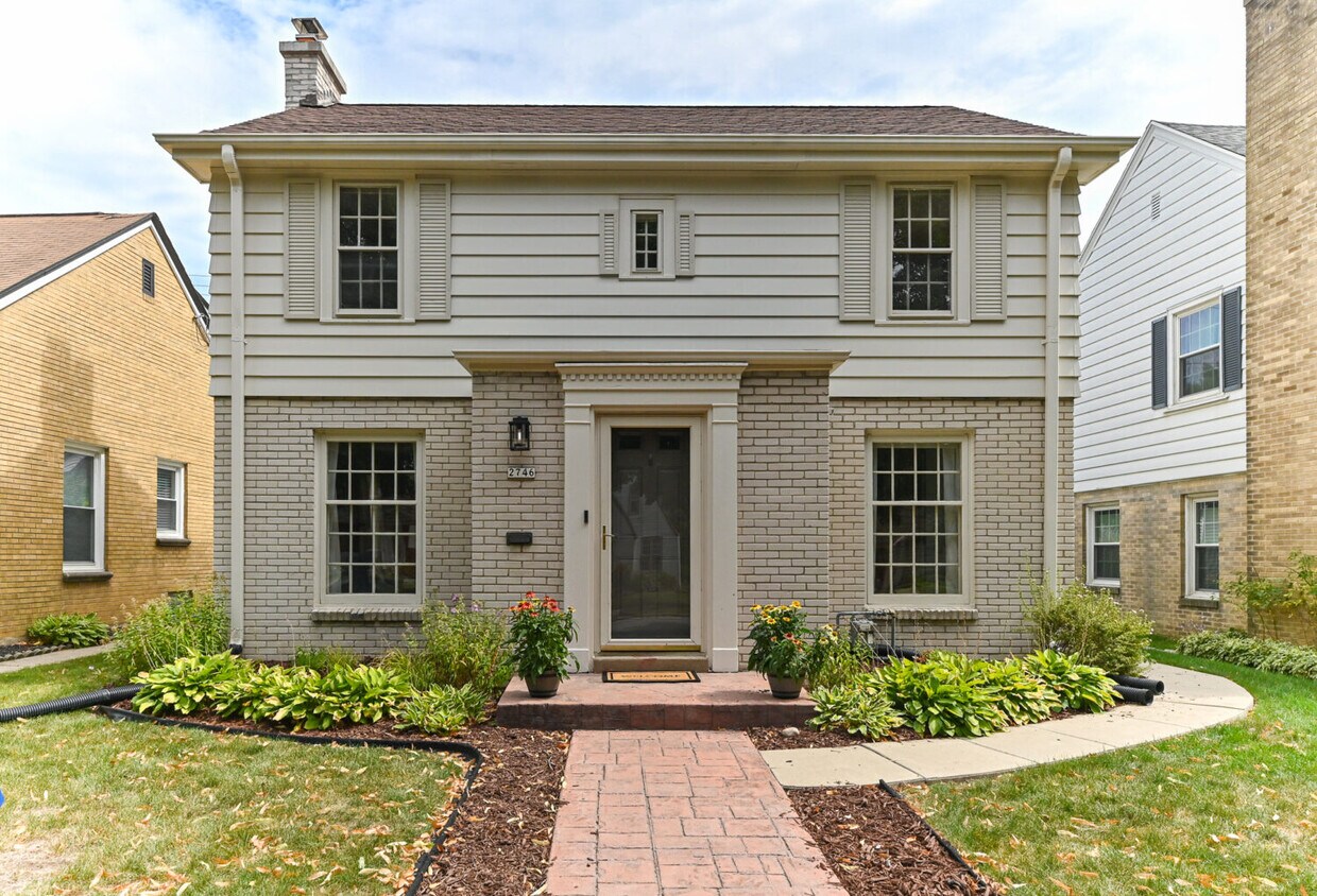 2746 N 73rd St, Wauwatosa, WI 53210 House Rental in Wauwatosa, WI