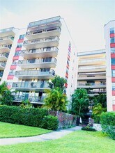 Building Photo - 2699 Seville Blvd