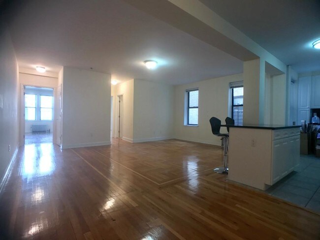 Building Photo - 105 Pinehurst Ave