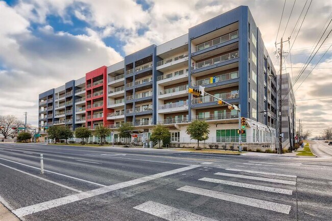Foto del edificio - 4361 S Congress Ave
