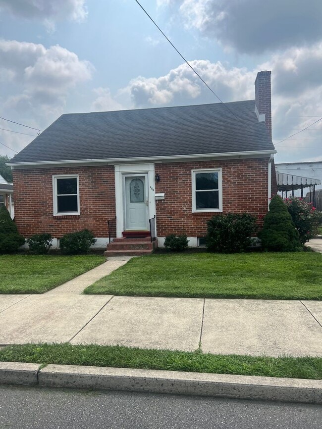 Building Photo - 262 McKnight St