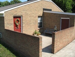 Building Photo - 1300 Lomax Ave