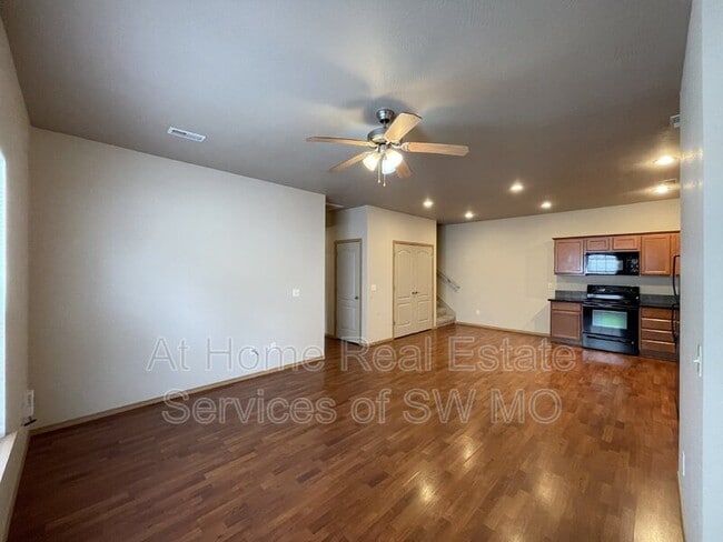Building Photo - 662 Rilynn Ave