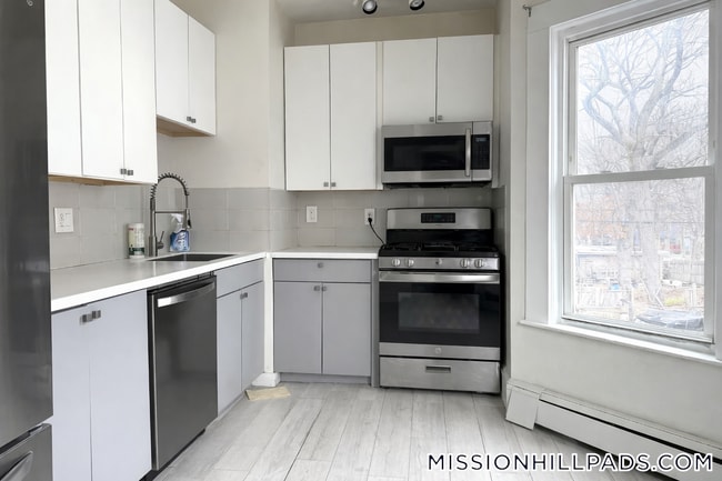 Building Photo - 4 Woodbine St