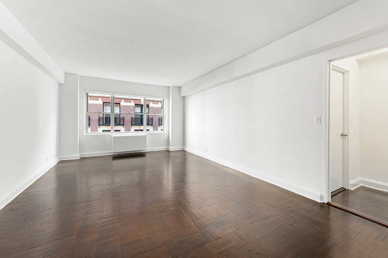 Primary Photo - 145 E 48th St