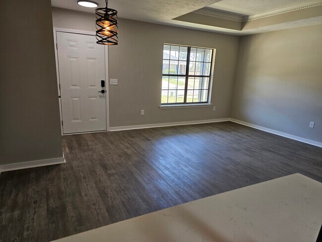 large living area - 106 Brendalwood Ln