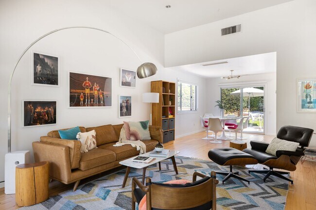 Building Photo - Modern Home in the Serene Encino Hills