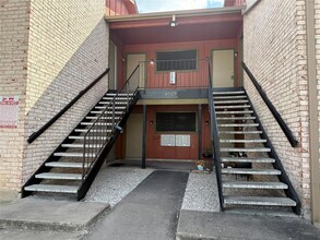 Building Photo - 8909 Parkfield Dr