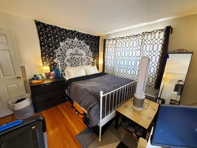 Foto del edificio - ALLSTON 2-BED ON BROOKLINE LINE WITH PARKING, POOL; HT HW INCL, NO FEE