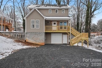 Building Photo - 931 E Front St