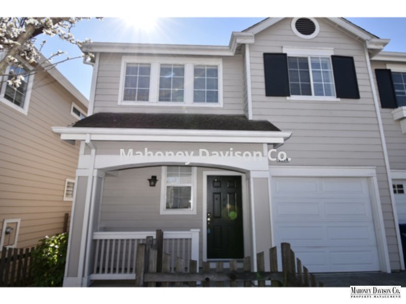 Primary Photo - 2044 Easton Dr